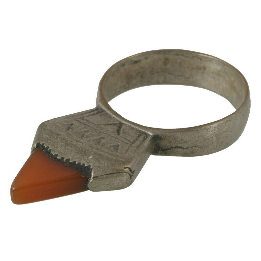 Vintage Tuareg Silver Ring with Agate – Sahara Nomadic Heritage